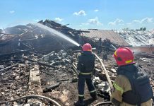 Рятувальники гасять пожежу після удару по Балаклії