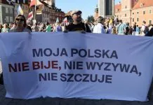 У 22 містах Польщі відбуваються акції проти насильства щодо українців Учасники акції в Польщі з гаслом «Не будь байдужим»