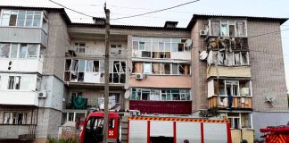 Атаки на Дніпропетровщину: троє загиблих, п’ятеро постраждалих Пошкоджений багатоквартирний будинок після атаки на Дніпропетровщині
