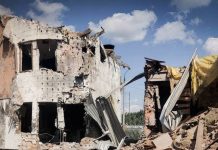 Росія вдарила КАБами по Сумах: загинув цивільний водій Зруйновані будинки після удару КАБами по Сумах