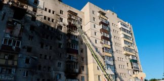 Пошкоджена дев’ятиповерхівка у Смілі після удару російського дрона