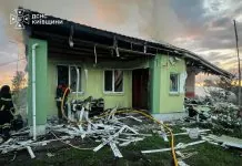 Масована атака РФ на Київщину: загинув чоловік, щонайменше восьмеро постраждали Пошкоджений внаслідок російської атаки житловий будинок на Київщині