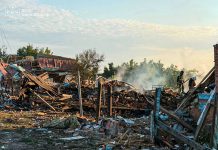 Росія масовано атакувала Леб’яже на Харківщині: загинули дві жінки Наслідки атаки БпЛА на село Леб’яже Харківської області