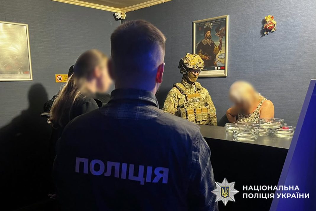 Поліцейський обшук Поліцейський обшук у справі про підпільний гральний заклад у Волочиську