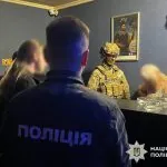 Таємне казино облаштували в підвалі житлового будинку: що знайшла поліція