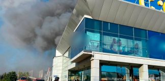 Кількість жертв удару по Кривому Рогу зростає: рятувальна операція триває Торговельний центр у Кривому Розі після російського удару дронами