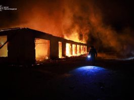 Росія всю ніч атакувала Чернігівщину: на підприємстві спалахнула пожежа Масштабна пожежа після російської атаки на Корюківський район Чернігівщини