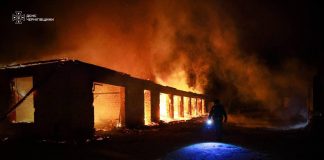 Росія всю ніч атакувала Чернігівщину: на підприємстві спалахнула пожежа Масштабна пожежа після російської атаки на Корюківський район Чернігівщини