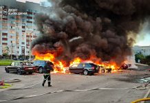 Рятувальники ДСНС ліквідовують наслідки атаки БпЛА в Бучанському районі