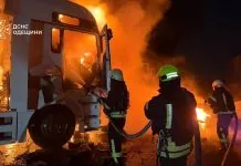 Росія вдарила по Одещині: загинула людина, горіли вантажівки Пожежа вантажівок на Одещині після російського удару