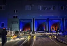Рятувальники ліквідовують пожежу на продовольчому складі на Одещині після атаки РФ