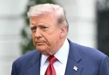 Трамп анонсував переговори з Іраном у понеділок без дедлайну для угоди Дональд Трамп спілкується з журналістами