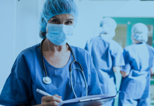 Hospitals in Kyiv may be left without nurses Медична працівниця в лікарняному коридорі