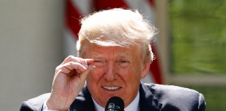 Дональд Трамп виступає перед прихильниками