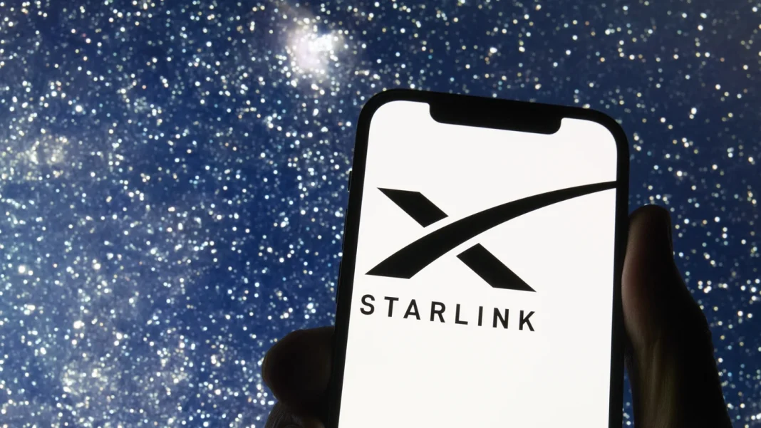 Starlink Mobile Starlink Mobile на смартфоні на тлі супутникової мережі