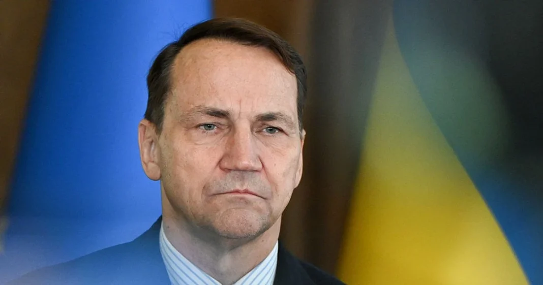 Росія готує «щось велике»: Сікорський попередив про можливу провокацію Польща попередила про можливу нову операцію Росії