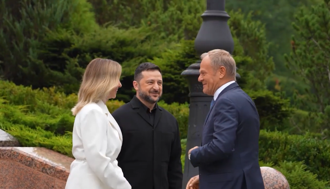 untitled Volodymyr Zelenskyy, Olena Zelenska and Donald Tusk in the Carpathians