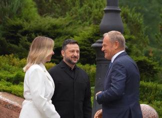 Україна і Польща створюватимуть спільний захист від російських ракет Володимир Зеленський, Олена Зеленська та Дональд Туск у Карпатах