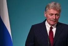Дмитро Пєсков під час брифінгу в Москві