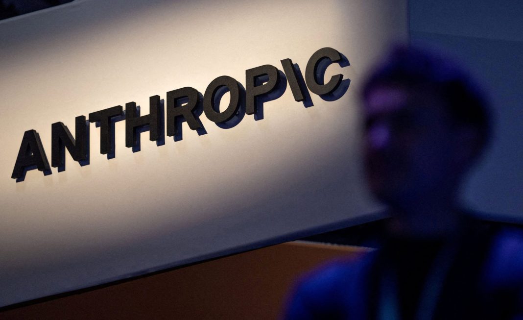 Логотип Anthropic Логотип Anthropic на екрані поруч із текстом про ризики штучного інтелекту
