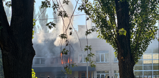 School under attack: the aftermath of a new Russian attack is being documented in Kyiv Fire at a school in the Solomyanskyi district of Kyiv following an attack by the Russian Federation