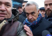 Келіна Джорджеску допитують у справі про шахрайство на понад €1,1 млн Келін Джорджеску в супроводі поліцейських