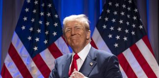 Рейтинг Трампа впав до 33% перед виборами до Конгресу Дональд Трамп під час публічного заходу