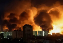 A major fire in Kyiv following a Russian attack