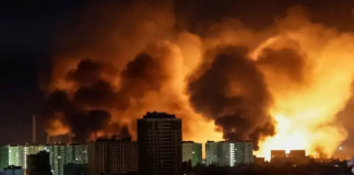 A major fire in Kyiv following a Russian attack