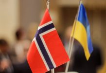 The flags of Norway and Ukraine