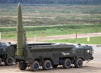 Російська балістична ракети на пусковій установці