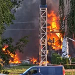 Росія зранку атакувала Київ: дрони влучили в АЗС, кафе та офіс