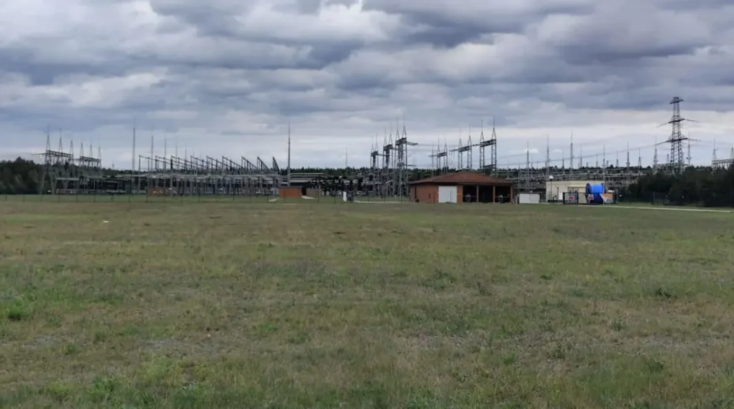 Saxony Power Line In Saxony, bomb disposal experts have defused explosive devices