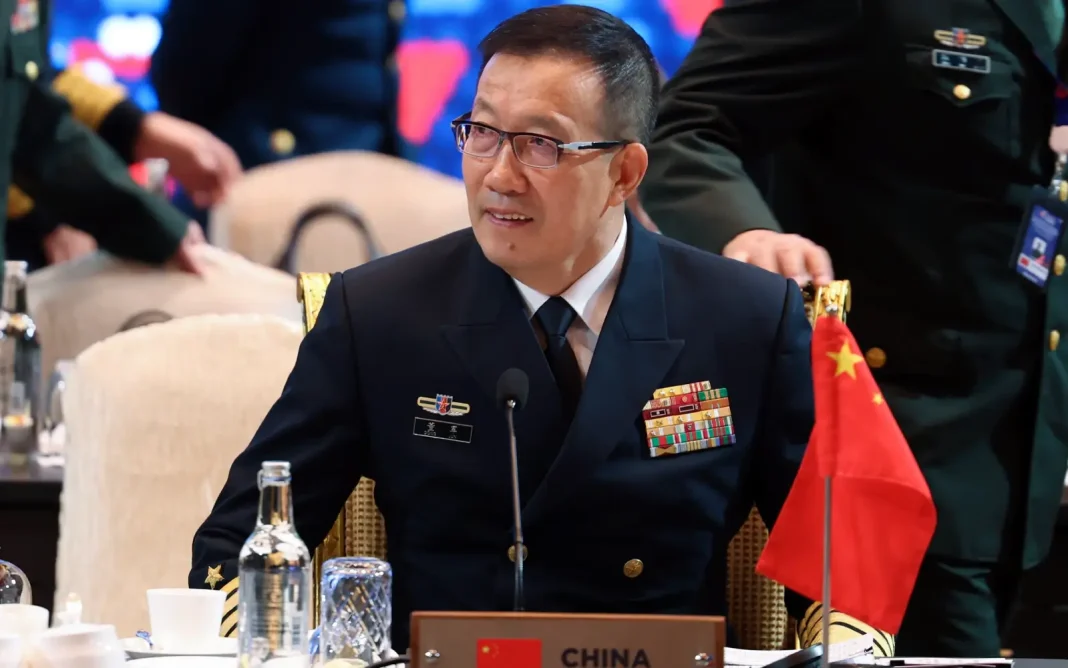 Beijing Міністр оборони Китаю Дун Цзюнь виступає під час Пекінського форуму Сяншань у Пекіні.