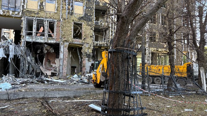У Києві горить кіностудія Довженка: що відомо про пожежу На кіностудії Довженка в Києві спалахнула пожежа