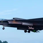 Китай продовжує випробування J-36 на тлі розробки авіаційного лазера