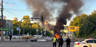У Солом’янському районі після атаки РФ горять машини Пожежа автомобілів у Солом’янському районі Києва після атаки БпЛА