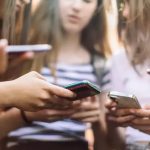 AI, smartphones and fewer books: the OECD has recorded a sharp decline in teenagers’ knowledge