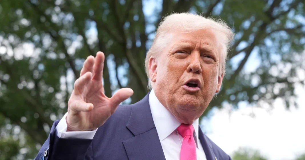 8d97b5da9bcae59927c3615aa22cf6d7 US President Donald Trump talking to journalists