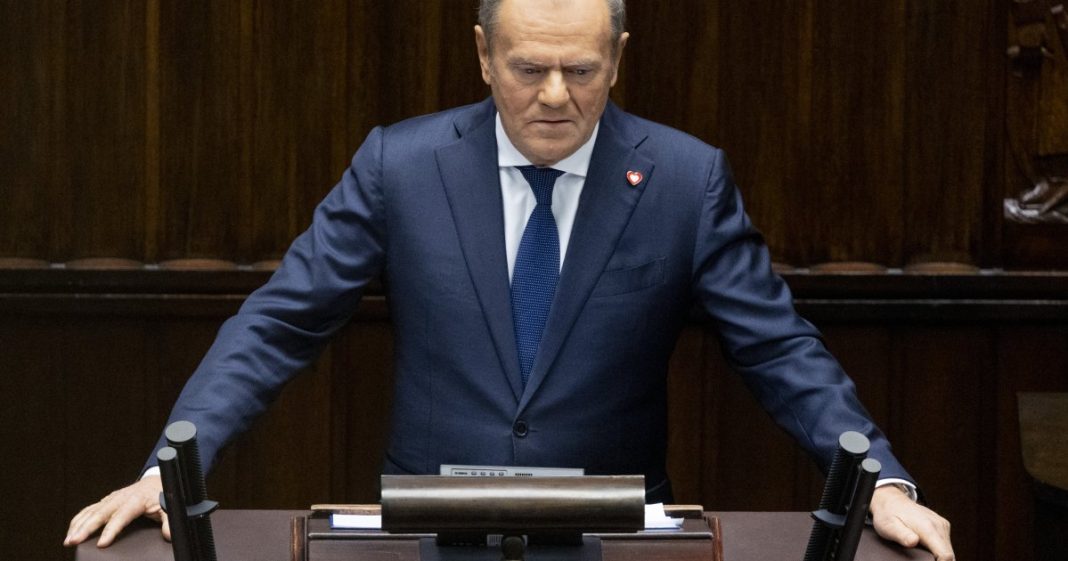 Дональд Туск Дональд Туск під час урядової наради