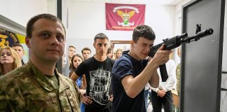 За відмову від «Основ національного спротиву» можуть відрахувати Студенти під час практичного заняття з основ національного спротиву та поводження зі зброєю