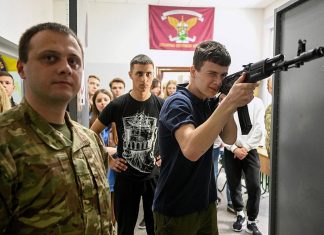 За відмову від «Основ національного спротиву» можуть відрахувати Студенти під час практичного заняття з основ національного спротиву та поводження зі зброєю