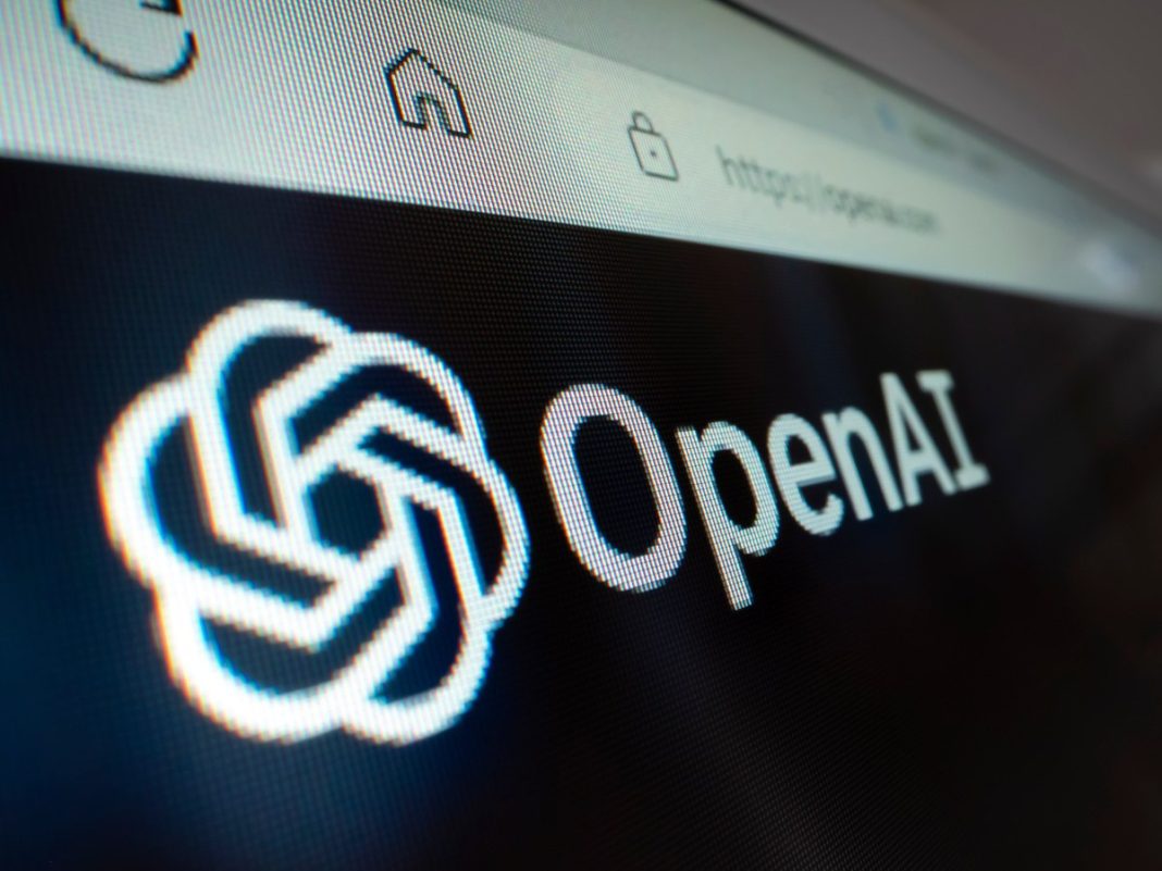 Логотип OpenAI на екрані Логотип OpenAI на екрані поруч із зображенням вікісторінки