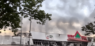 The “Nova Linia” hypermarket in the Odesa region has come under attack from the Russian Federation once again The damaged façade of the «Nova Linia» hypermarket and thick smoke rising above the building.
