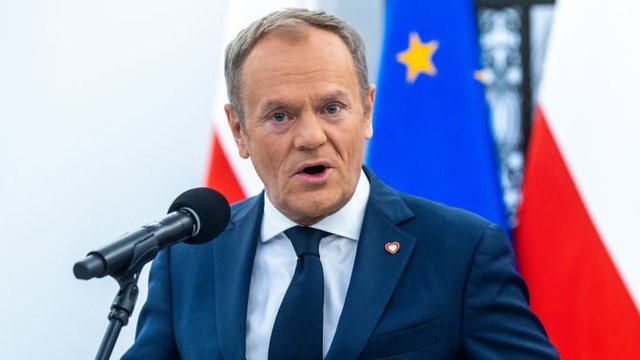Туск під час пресконференції у Братиславі Дональд Туск під час пресконференції у Братиславі