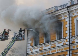 Україна закликала ЮНЕСКО захистити наукову спадщину після удару по НАН Пошкоджена будівля Президії Національної академії наук України в Києві