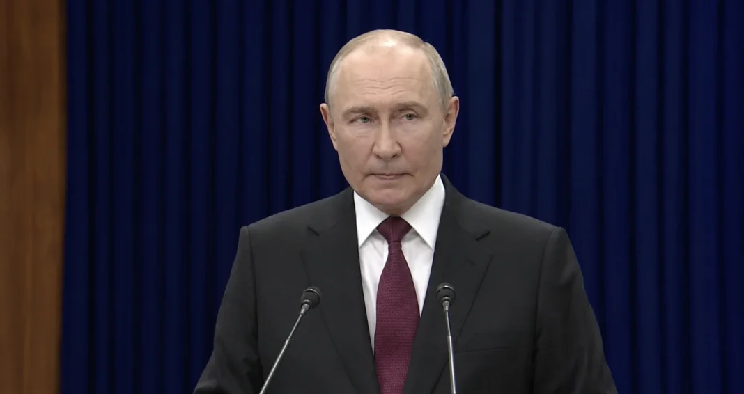 Путін під час виступу Володимир Путін під час заяв про мобілізацію та економіку України