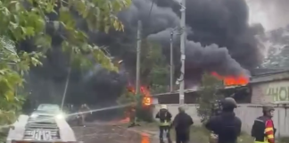 РФ вдарила КАБами по Сумах: кількість поранених зросла до семи Пожежа у Сумах після удару російських КАБів 23 вересня