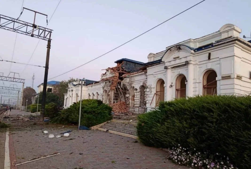 Вокзал у Берестині Пошкоджений вокзал у Берестині після атаки російського БпЛА