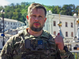 Білецький заявив про контроль ЗСУ над Святогірськом Андрій Білецький у центрі Святогірська на тлі Свято-Успенської Святогірської лаври